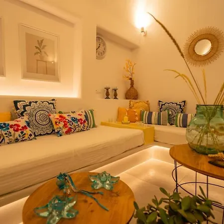 Вилла Acrus Santorini With Heated Pool Картерадос